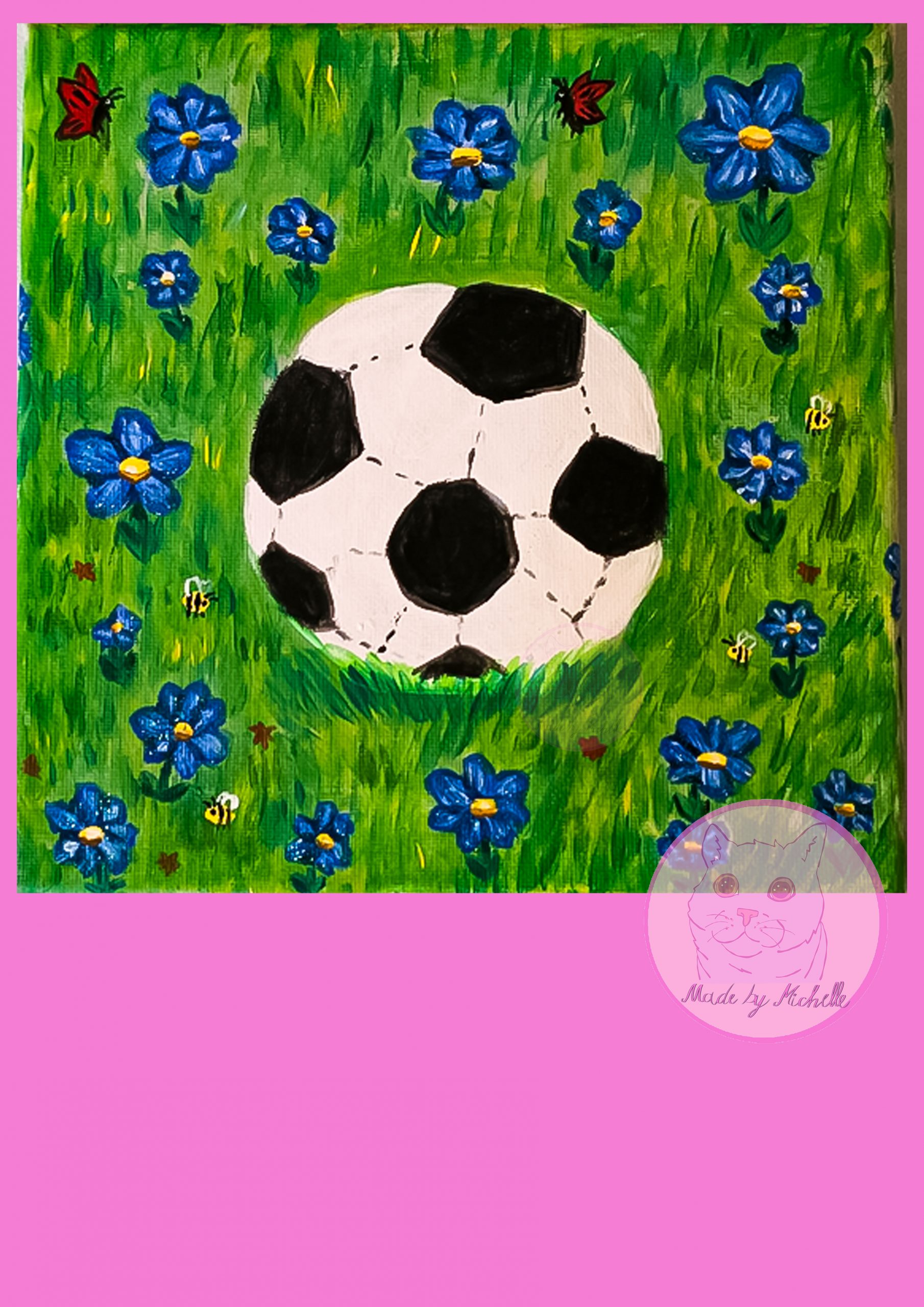 Fußball in grüner Frühlingswiese